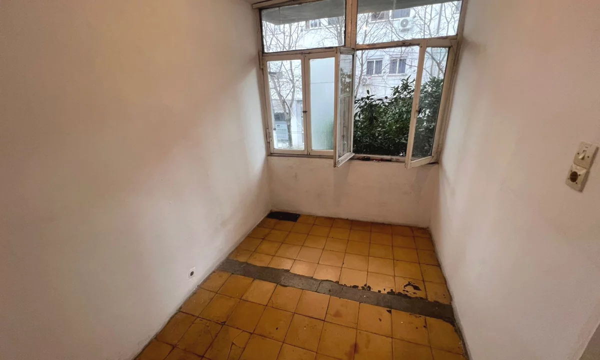 Shtepi ne shitje Apartament ne Tirane, 1+1, Mobilimi Bosh, pa mobiluar, Pagesa 103,000  Euro.