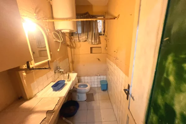 Shtepi ne shitje Apartament ne Tirane, 1+1, Mobilimi Bosh, pa mobiluar, Pagesa 103,000  Euro.