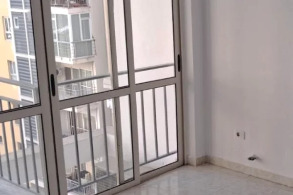 Jepet me qira apartament 1+1, 400 € tek Ish Fusha e Aviacionit