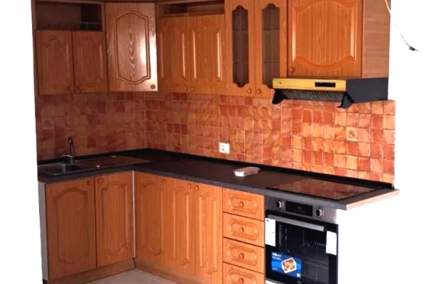 Shtepi me qera Apartament ne Tirane, 1+1, Mobilimi Bosh, pa mobiluar, Pagesa 400  Euro.