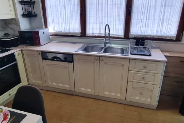 Shtepi me qera Apartament ne Tirane, 1+1, Mobilimi E mobiluar, Pagesa 600  Euro.