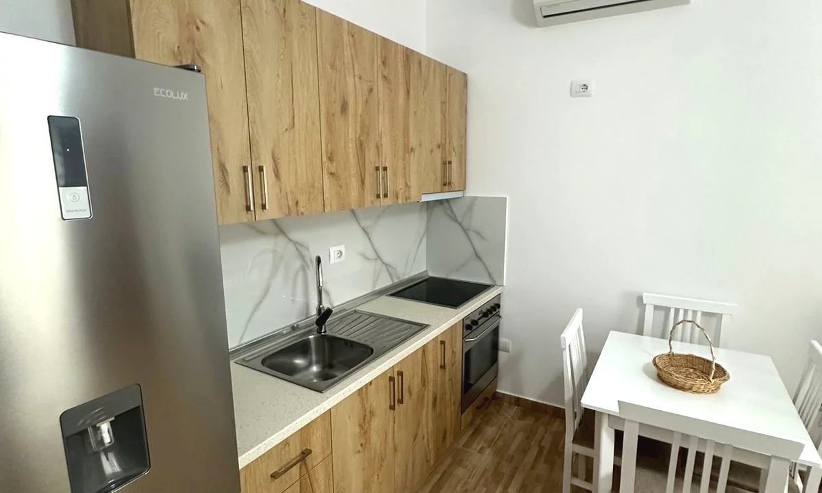 Shtepi me qera Apartament ne Tirane, 1+1, Mobilimi E mobiluar, Pagesa 320  Euro.