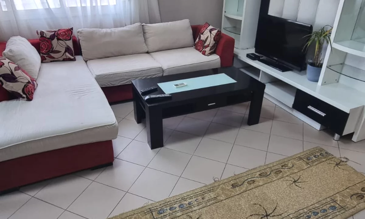 Shtepi me qera Apartament ne Tirane, 2+1, Mobilimi E mobiluar, Pagesa 550  Euro.