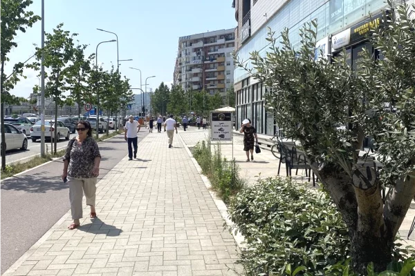 Jepet me qira ambient biznesi, 1400€ , ne Astir