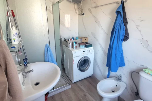 Shtepi me qera Apartament ne Tirane, 1+1, Mobilimi E mobiluar, Pagesa 550  Euro.