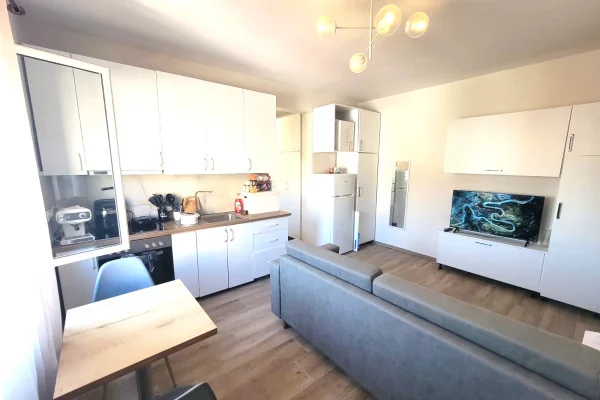 🏠Jepet me Qera Apartament 1+1 tek 21 Dhjetori 5 minuta nga Rruga e Kavajes