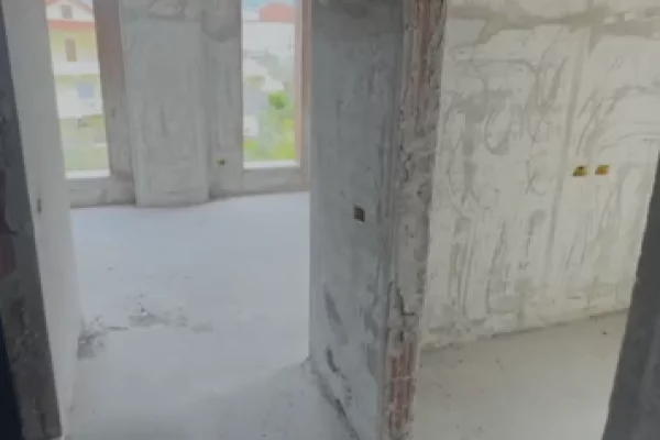 Shtepi ne shitje Apartament ne Tirane, 1+1, Mobilimi Bosh, pa mobiluar, Pagesa 72,000  Euro.