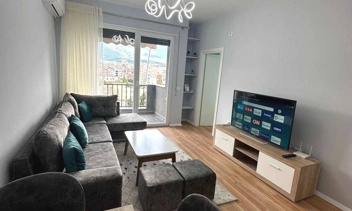 Appartamento in affitto a Tirana 2+1, Arredato