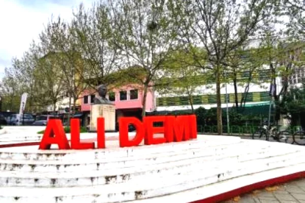 Jepet me qira apartament 1+1, 400 €, Mangalem, Ali Dem