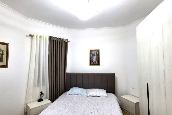 Shtepi me qera Shtepi Private ne Tirane, 1+1, Mobilimi E mobiluar, Pagesa 700  Euro.