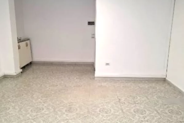 Ambiente Commerciale in Affitto 1+1 a Tirana - 300 Euro