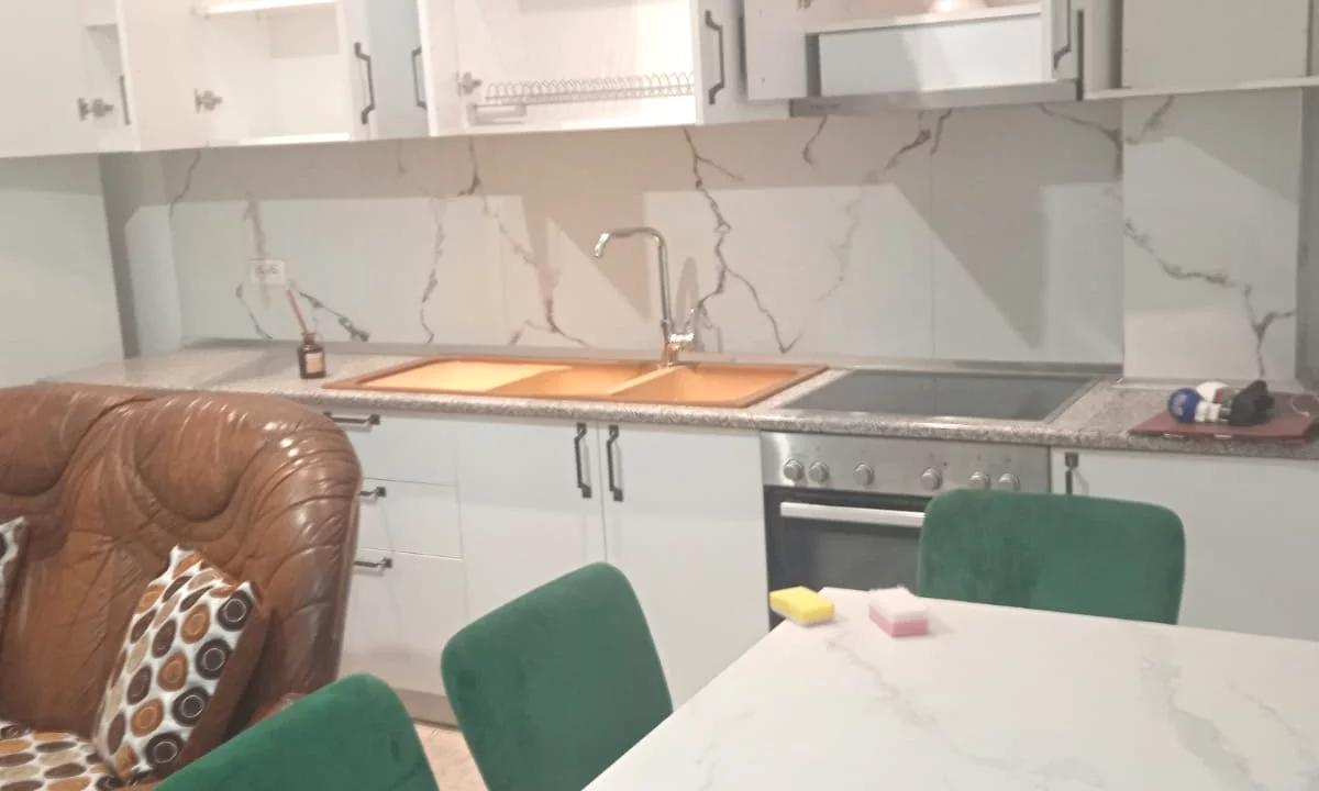 Shtepi me qera Apartament ne Tirane, 2+1, Mobilimi E mobiluar, Pagesa 400  Euro.
