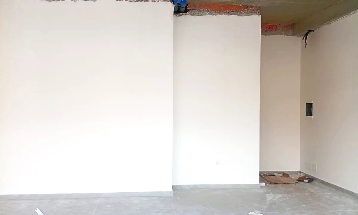 Jepet me qira ambient biznesi , 59 m2, 590 Euro ne Paskuqan