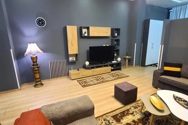 Appartamento in affitto a Tirana 1+1, Arredato