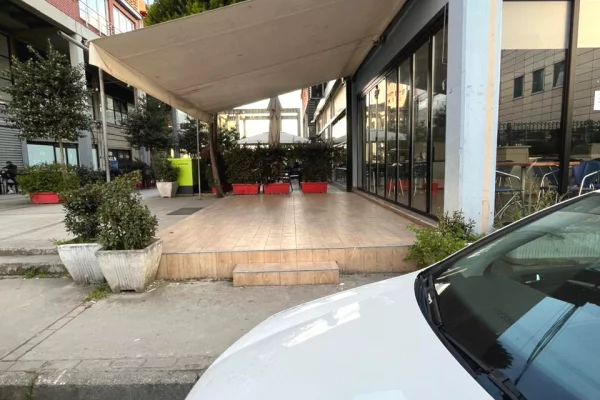 Jepet me Qera Ambient Bar Restoranti , 120 m2 ,1.000 Euro ne Laprake