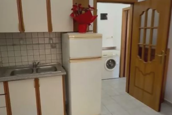 JEPET ME QERA APARTAMENT 1+1 , NE BLLOK