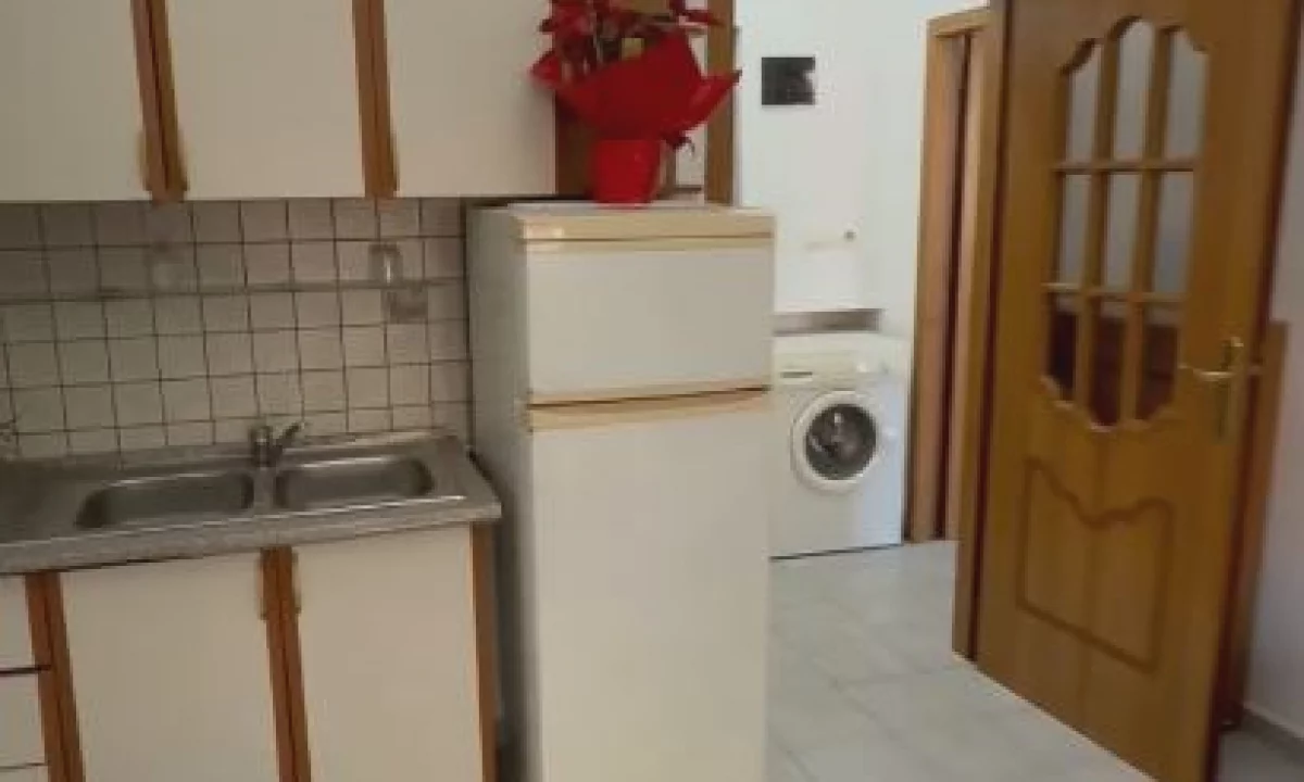 Shtepi me qera Apartament ne Tirane, 1+1, Mobilimi E mobiluar, Pagesa 600  Euro.