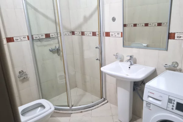 Shtepi me qera Apartament ne Tirane, 2+1, Mobilimi E mobiluar, Pagesa 500  Euro.