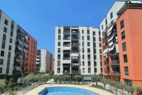 Ambient biznesi me qera 2+1 ne Tirane - 2,500 Euro