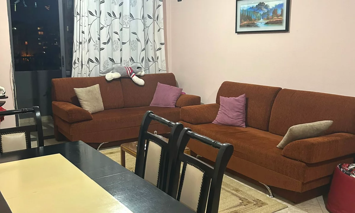Shtepi me qera Apartament ne Tirane, 1+1, Mobilimi E mobiluar, Pagesa 450  Euro.
