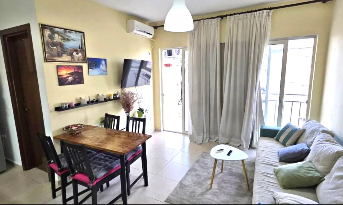 Shtepi me qera Apartament ne Tirane, 1+1, Mobilimi E mobiluar, Pagesa 450  Euro.