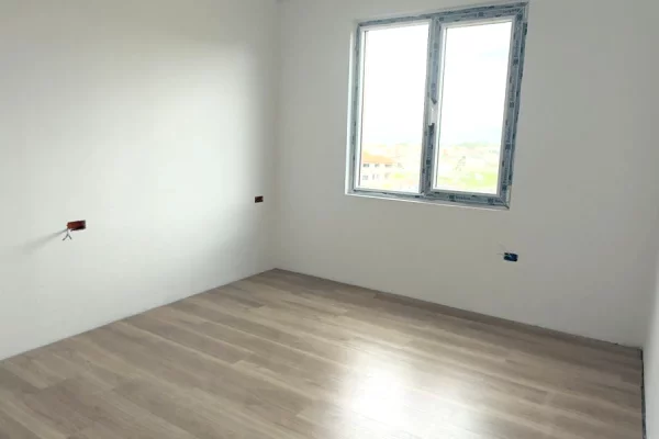 Shtepi ne shitje Apartament ne Tirane, 1+1, Mobilimi Bosh, pa mobiluar, Pagesa 71,500  Euro.