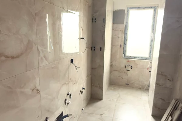 Shtepi ne shitje Apartament ne Tirane, 1+1, Mobilimi Bosh, pa mobiluar, Pagesa 71,500  Euro.