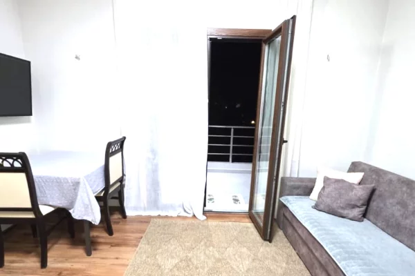 Shtepi me qera Apartament ne Tirane, 1+1, Mobilimi E mobiluar, Pagesa 450  Euro.