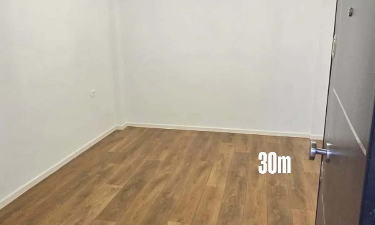 Shtepi ne shitje Apartament ne Tirane, Garsoniere, Mobilimi Bosh, pa mobiluar, Pagesa 80,000  Euro.