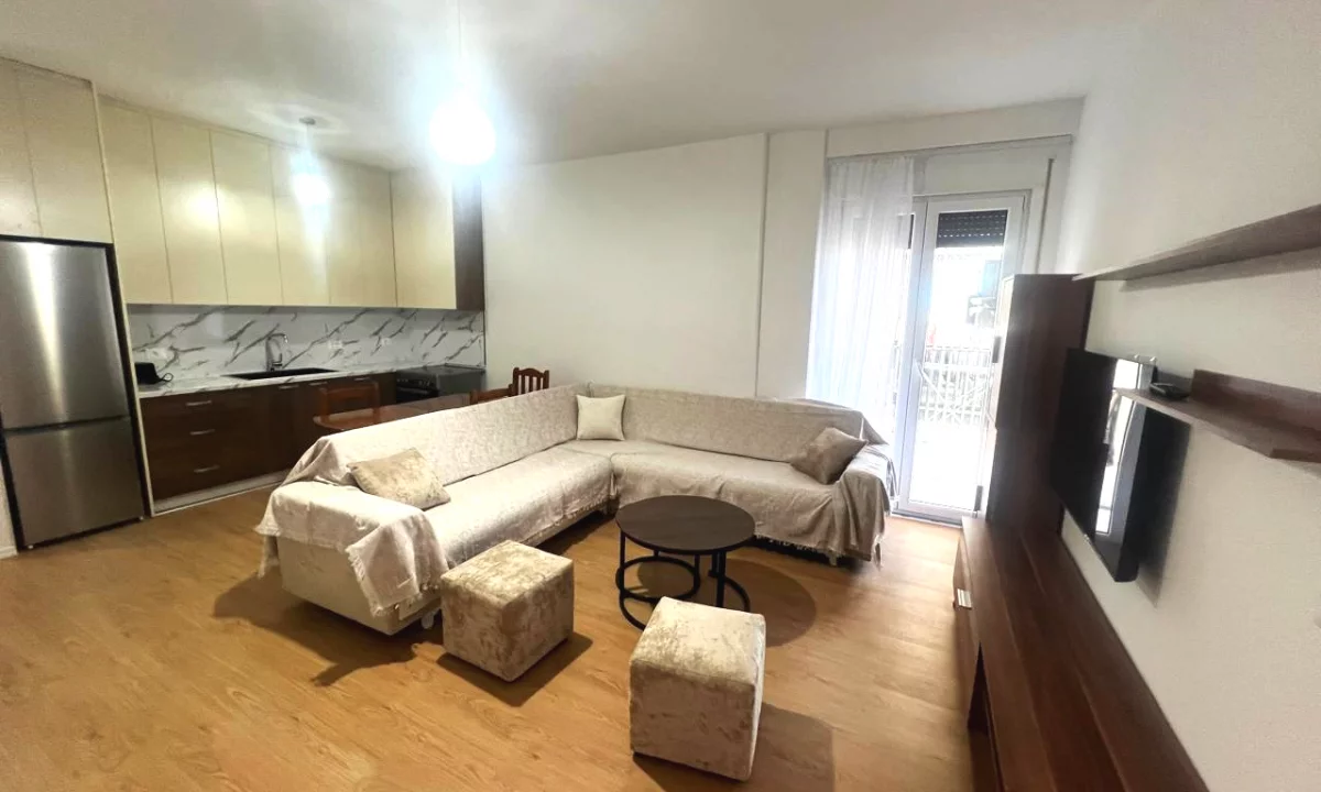 Shtepi me qera Apartament ne Tirane, 1+1, Mobilimi E mobiluar, Pagesa 600  Euro.