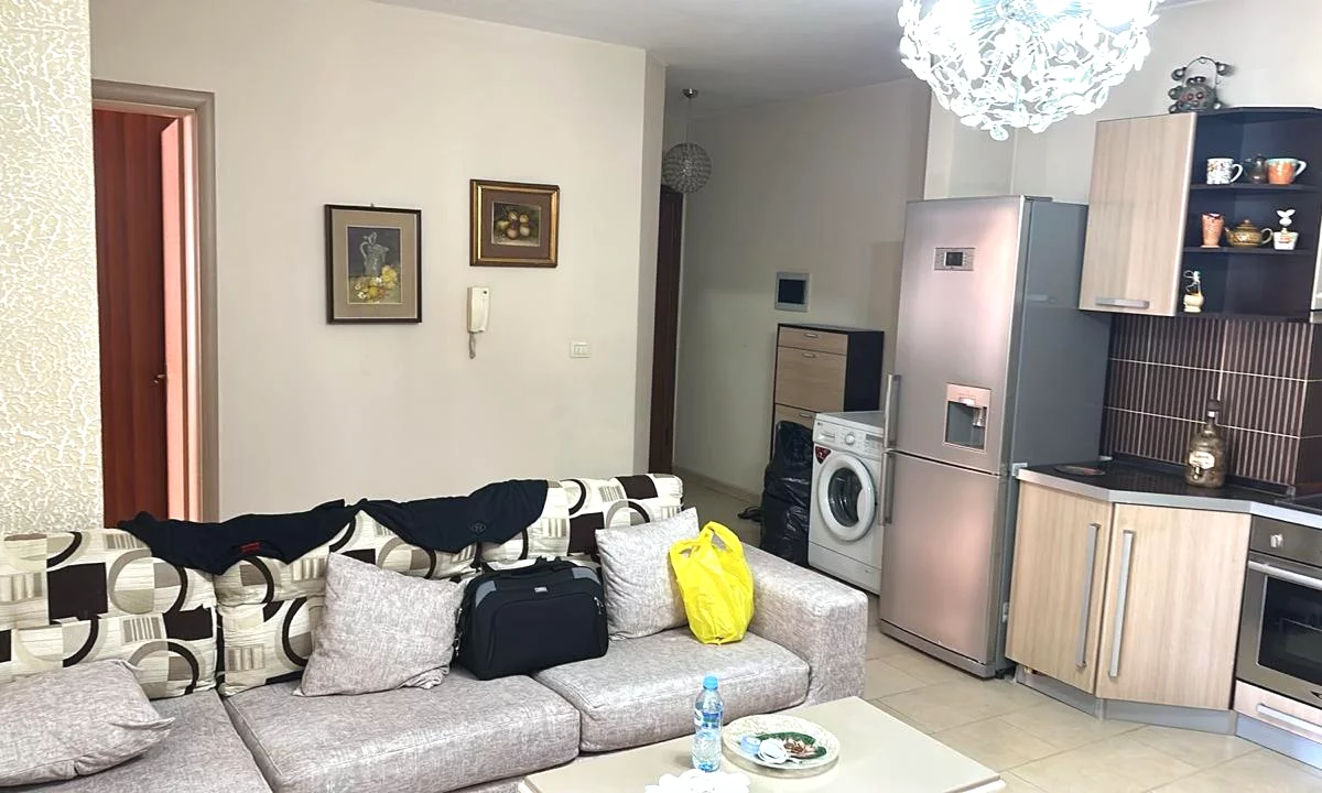 Shtepi me qera Apartament ne Tirane, 2+1, Mobilimi E mobiluar, Pagesa 700  Euro.