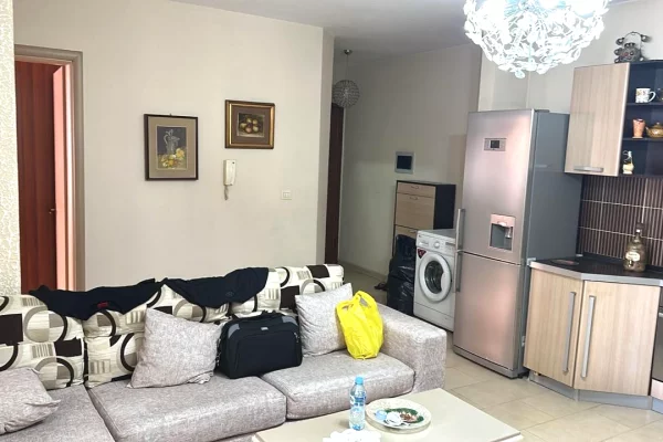 Shtepi me qera 2+1 ne Tirane - 700 Euro