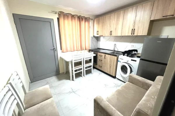 Jepet me Qera Hyrje 1+1 ne QSUT, SPITALET , 350 Euro