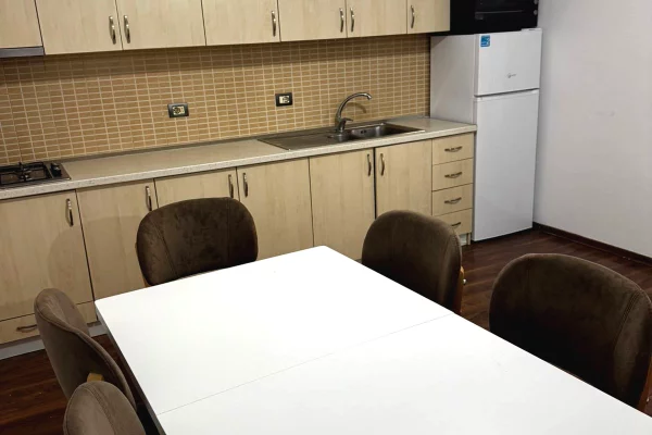 Shtepi me qera Apartament ne Tirane, 2+1, Mobilimi E mobiluar, Pagesa 450  Euro.