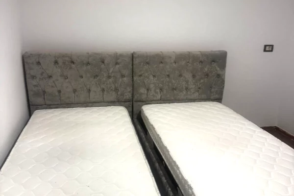 Shtepi me qera Apartament ne Tirane, 2+1, Mobilimi E mobiluar, Pagesa 450  Euro.