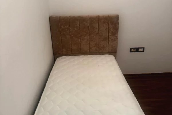 Shtepi me qera Apartament ne Tirane, 2+1, Mobilimi E mobiluar, Pagesa 450  Euro.
