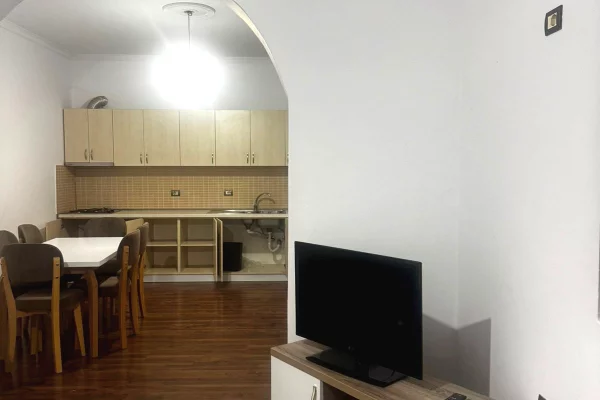 Shtepi me qera Apartament ne Tirane, 2+1, Mobilimi E mobiluar, Pagesa 450  Euro.