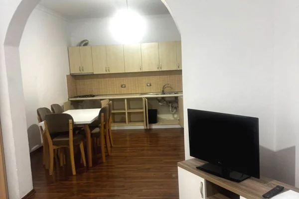 Shtepi me qera Apartament ne Tirane, 2+1, Mobilimi E mobiluar, Pagesa 450  Euro.