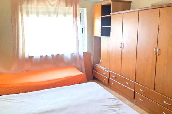 Shtepi me qera Apartament ne Tirane, 1+1, Mobilimi E mobiluar, Pagesa 550  Euro.