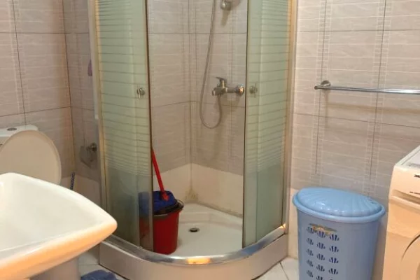 Shtepi me qera Apartament ne Tirane, 2+1, Mobilimi E mobiluar, Pagesa 450  Euro.
