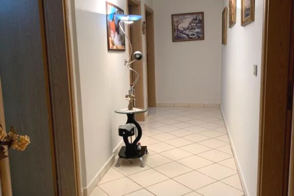 Shtepi me qera Apartament ne Tirane, 2+1, Mobilimi E mobiluar, Pagesa 450  Euro.