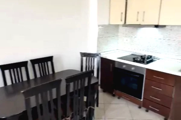 Shtepi me qera Apartament ne Tirane, 2+1, Mobilimi E mobiluar, Pagesa 450  Euro.