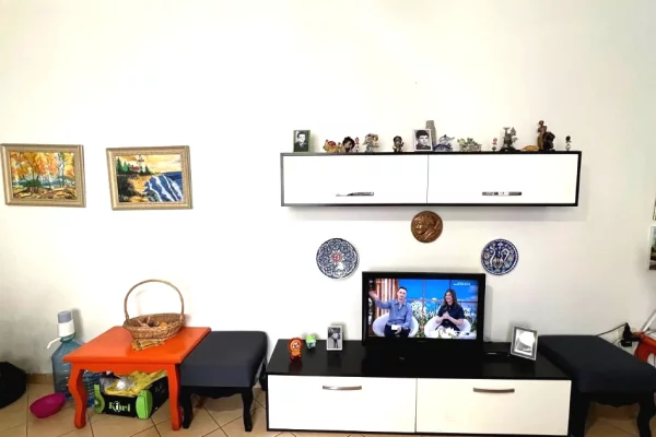 Shtepi ne shitje Apartament ne Tirane, 3+1, Mobilimi E mobiluar, Pagesa 143,000  Euro.