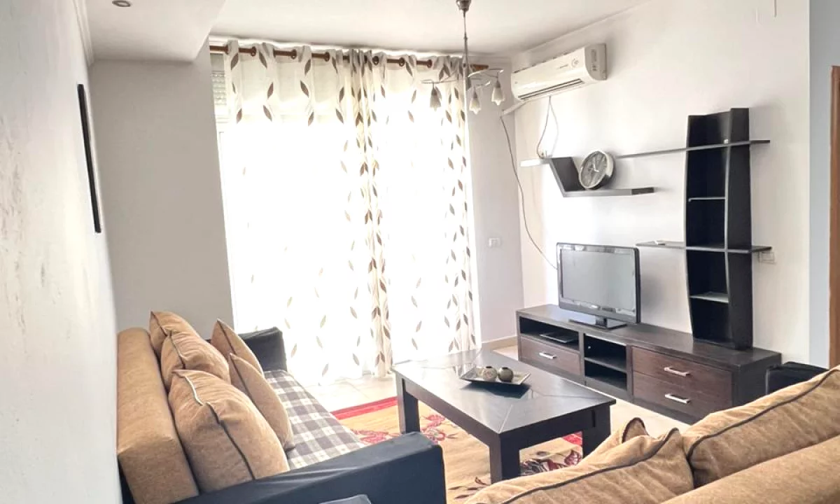 Shtepi me qera Apartament ne Tirane, 2+1, Mobilimi E mobiluar, Pagesa 450  Euro.
