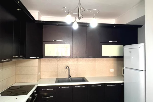 Shtepi me qera Apartament ne Tirane, 2+1, Mobilimi E mobiluar, Pagesa 450  Euro.