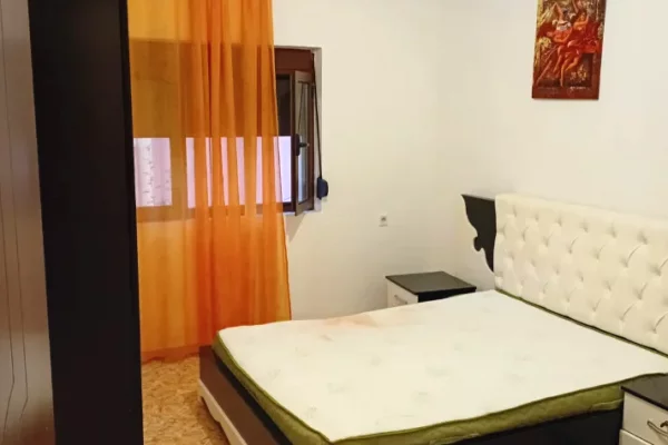 Shtepi me qera Apartament ne Tirane, 2+1, Mobilimi E mobiluar, Pagesa 550  Euro.