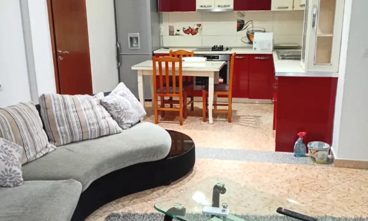 Shtepi me qera Apartament ne Tirane, 2+1, Mobilimi E mobiluar, Pagesa 550  Euro.