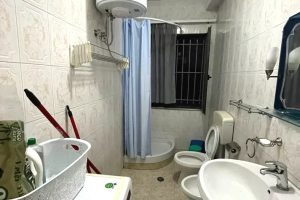 Shtepi me qera Apartament ne Tirane, 2+1, Mobilimi E mobiluar, Pagesa 550  Euro.