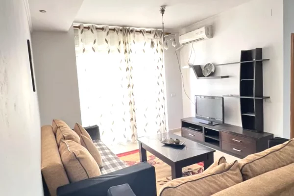 Shtepi me qera Apartament ne Tirane, 2+1, Mobilimi E mobiluar, Pagesa 450  Euro.