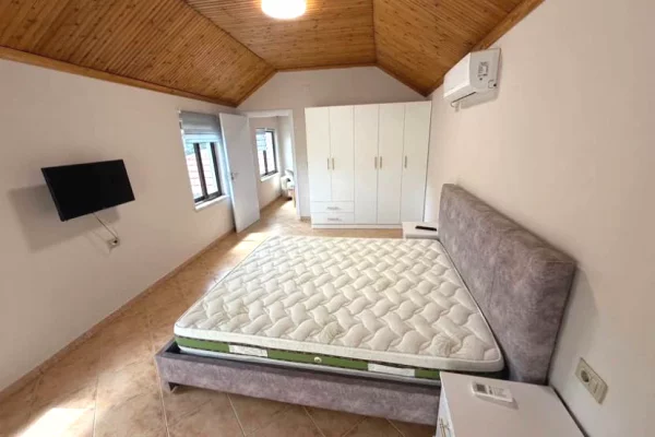 Shtepi me qera Apartament ne Tirane, 1+1, Mobilimi E mobiluar, Pagesa 420  Euro.